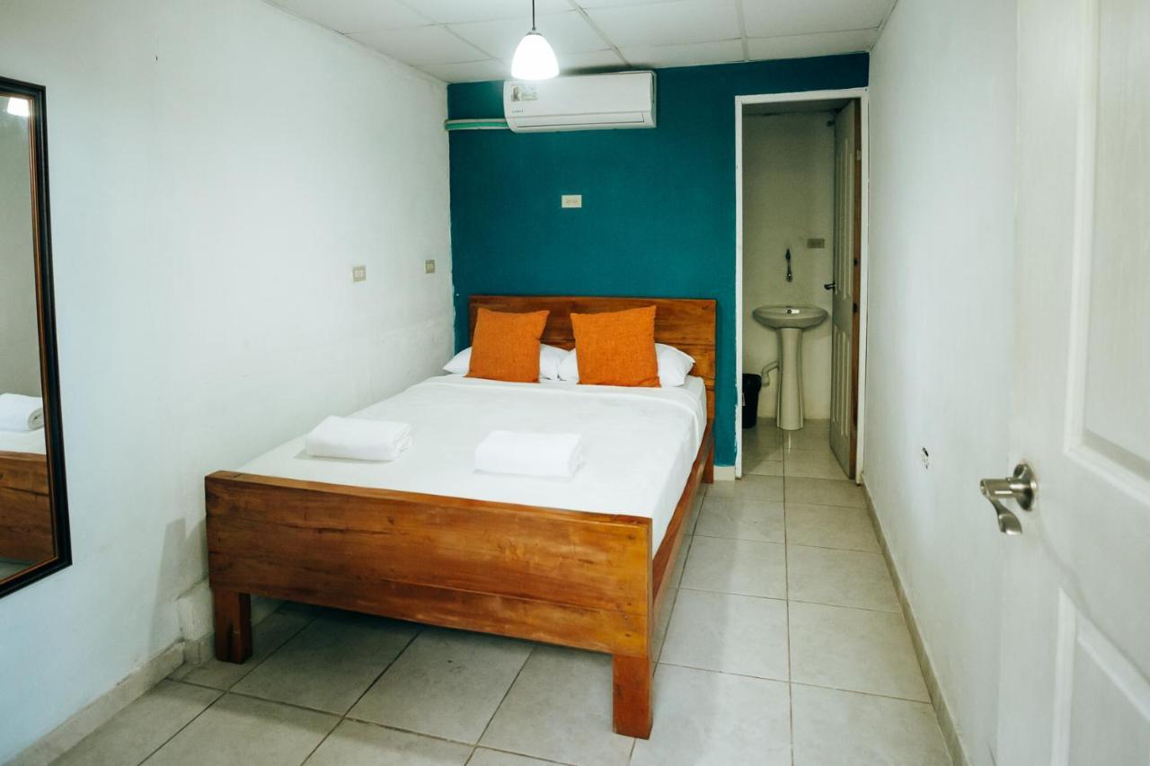 Hostal & Cafe Travelers سانتياغو المظهر الخارجي الصورة