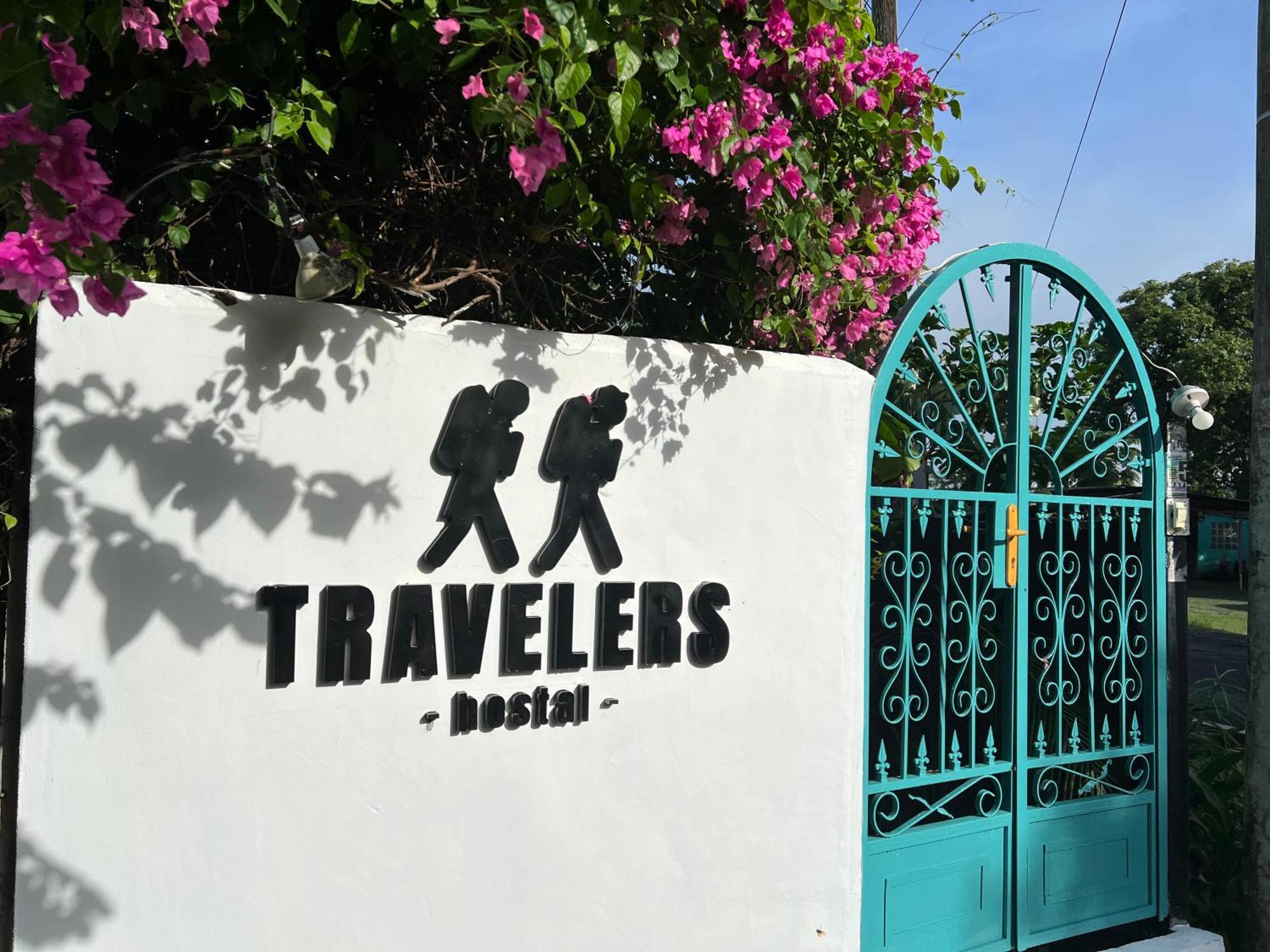 Hostal & Cafe Travelers سانتياغو المظهر الخارجي الصورة